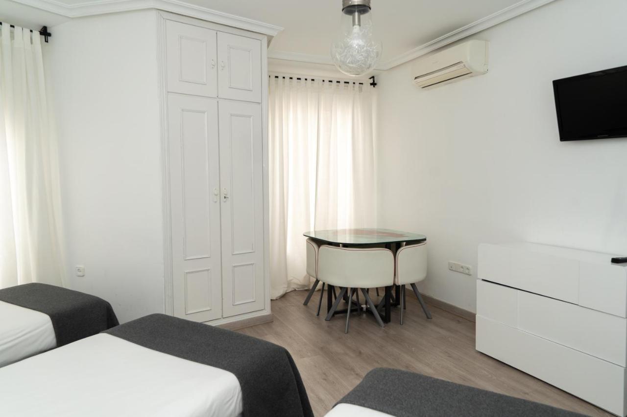 Hostal Gala Madrid Luaran gambar